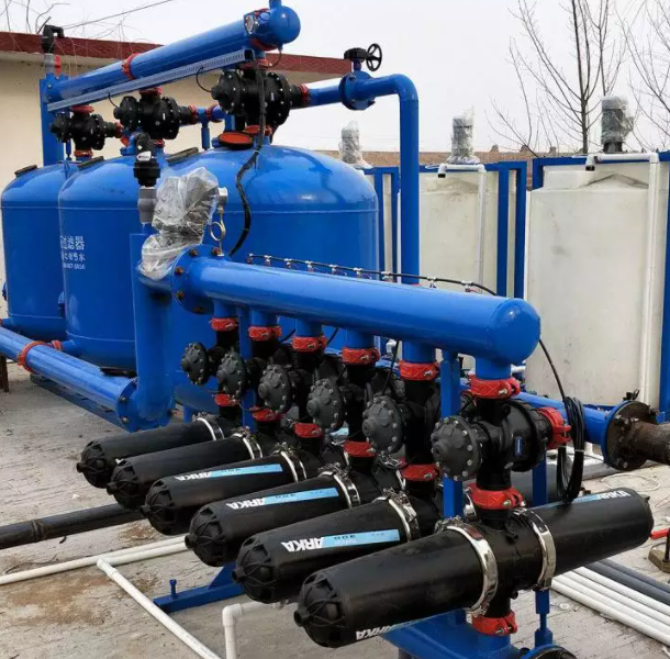 在農(nóng)業(yè)滴灌中疊片過(guò)濾器和砂石過(guò)濾器設(shè)備結(jié)合使用